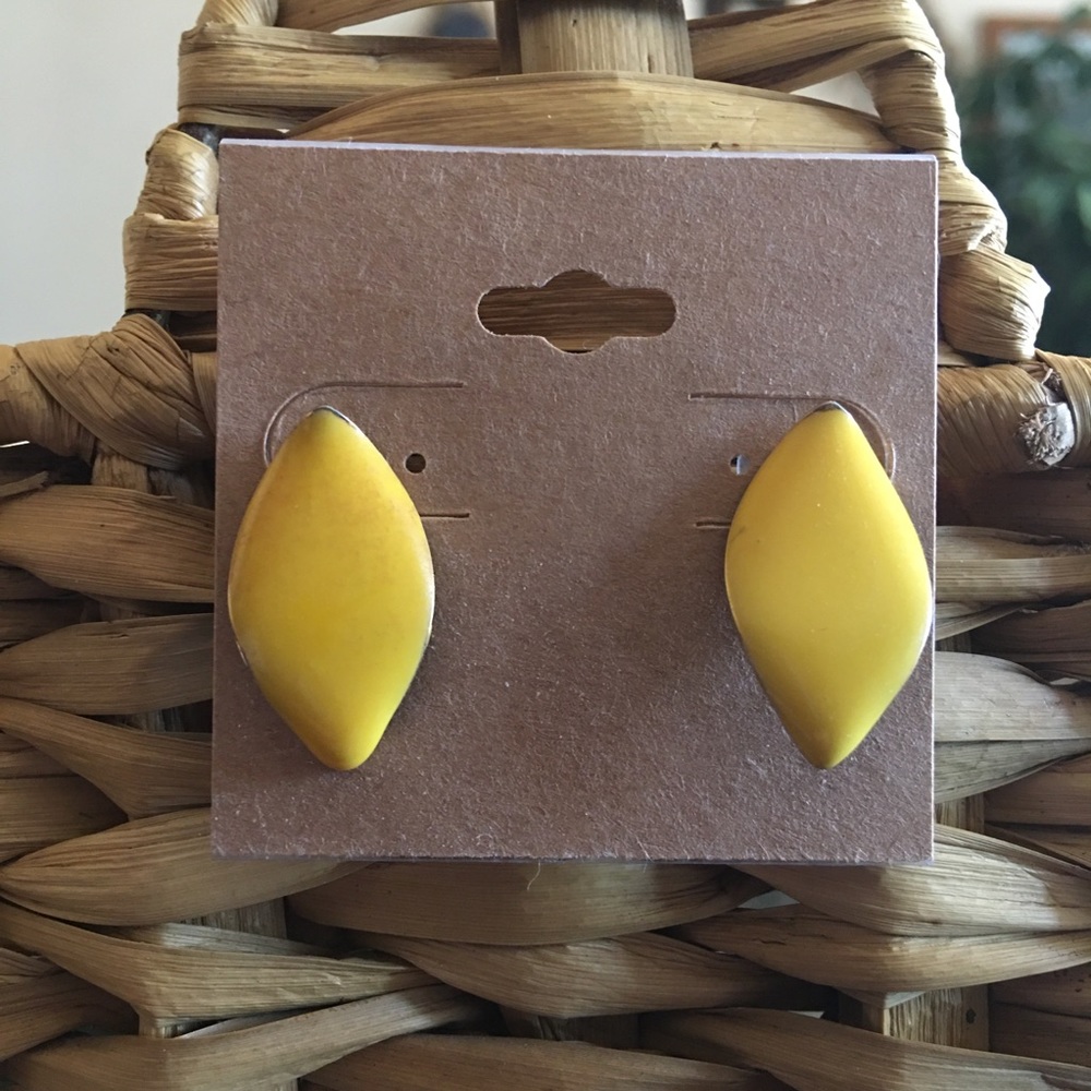 Vintage 80s mustard enamel pierced earrings